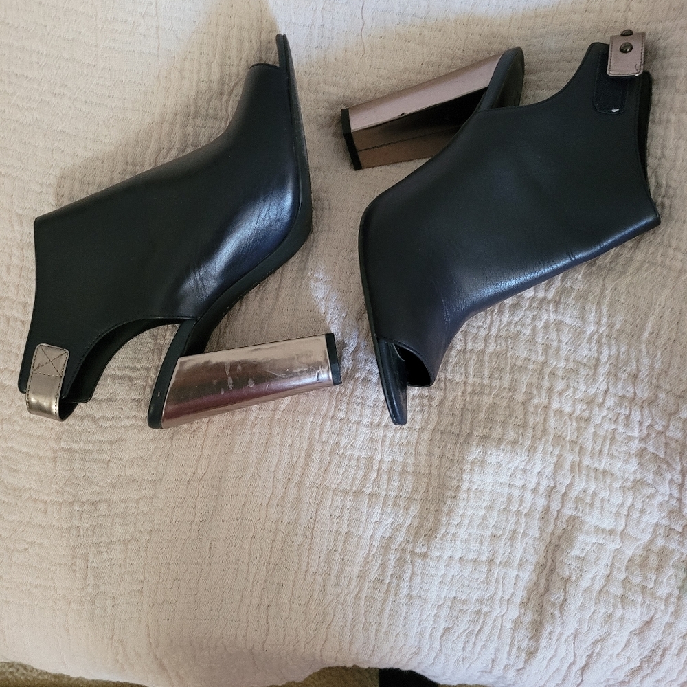 Heels - Picture 2 of 4